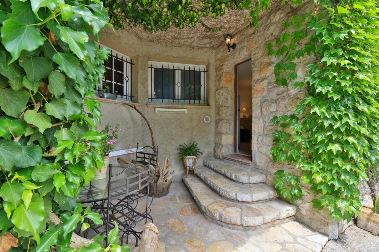 Le Mazet De Tourrettes Bed & Breakfast Exterior photo